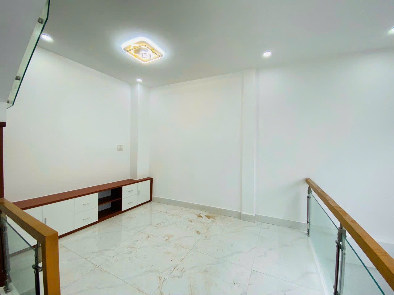 300TR SỞ HỮU NGAY CĂN NHÀ HƠN 50M2, GIÁ 2TY5 ( CÒN THƯƠNG LƯỢNG ), SHR, HẺM OTO, CÁCH CHỢ 350M.