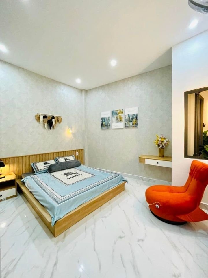 Bán gấp nhà ngay Chợ Bình Thành, Bình Tân DT4x10m giá 1tỷ930tr,liên hệ ngay cho em giá cực hời