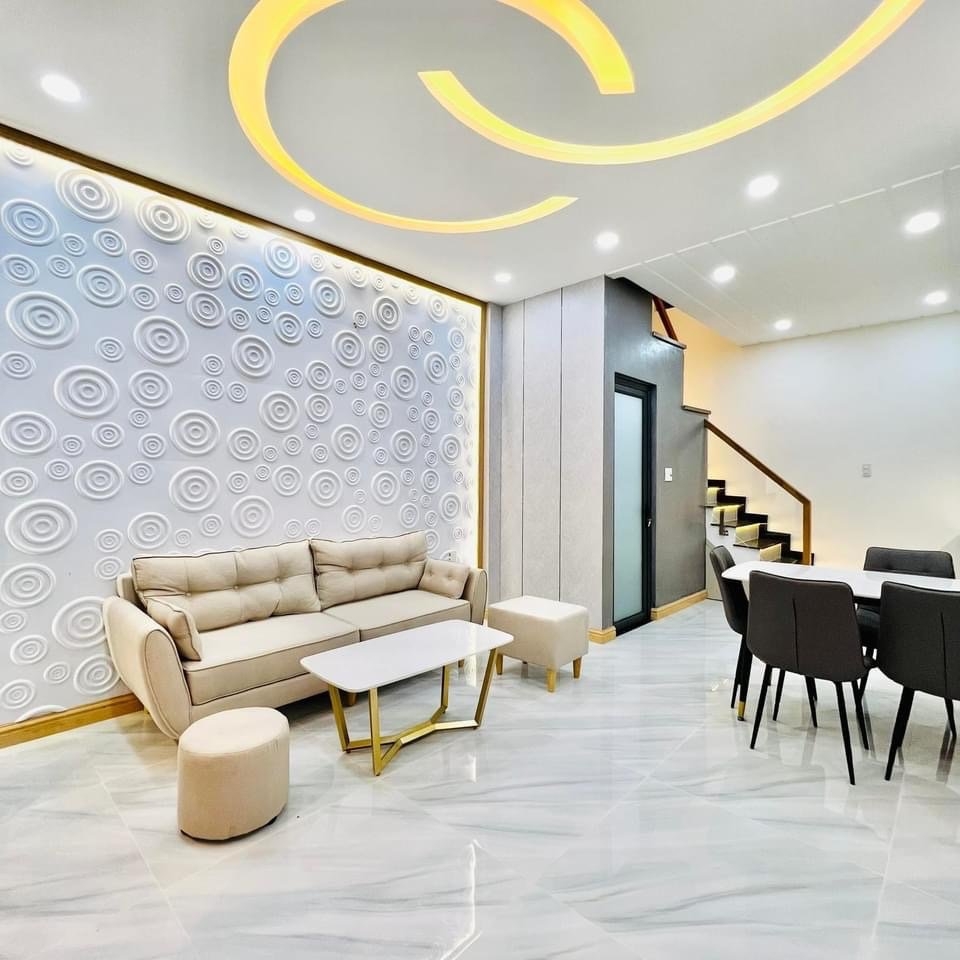 Bán lỗ , nhà 2 lầu siêu đẹp, giá 2 tỷ 6 còn thương lượng, sổ riêng chính 