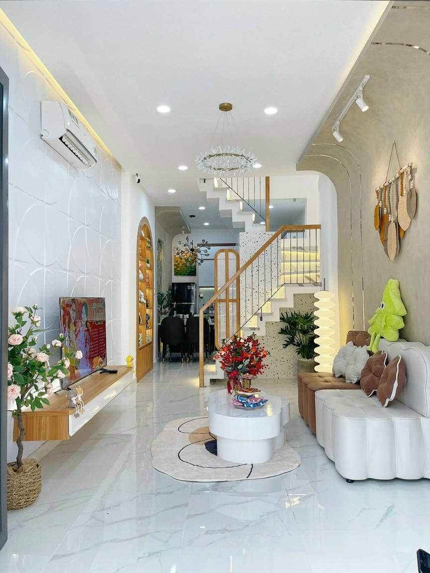 Bán nhà 1,8 tỉ 3 tấm ngay Mã Lò giao Lê Văn Qưới Bình Tân DT 30M2 ( SD 90M2 ) sổ hồng Liên hệ: 081 6138686