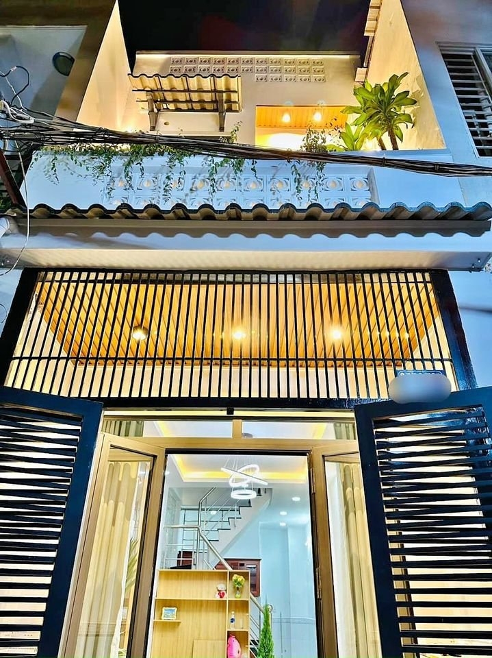 Bán nhà 1/ SHR - Hỗ trợ vay Q12. 38.5m2 (1 trệt 1L + 2PN) có ban công. Đường 6m thông. lh 081 6138686 chủ nhà