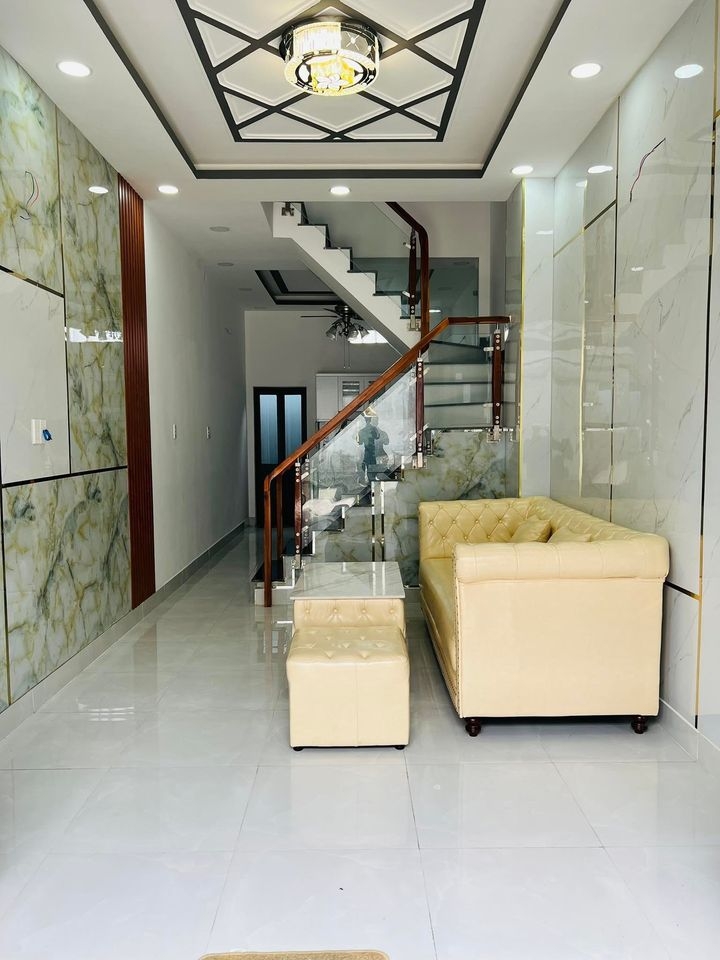 Bán Nhà 1 Trệt 1 Lầu 2PN Ban công Rộng Rãi Giá Dễ Sở Hữu Chỉ 1.98 Tỷ Tại Đông Thạnh, Hóc Môn 