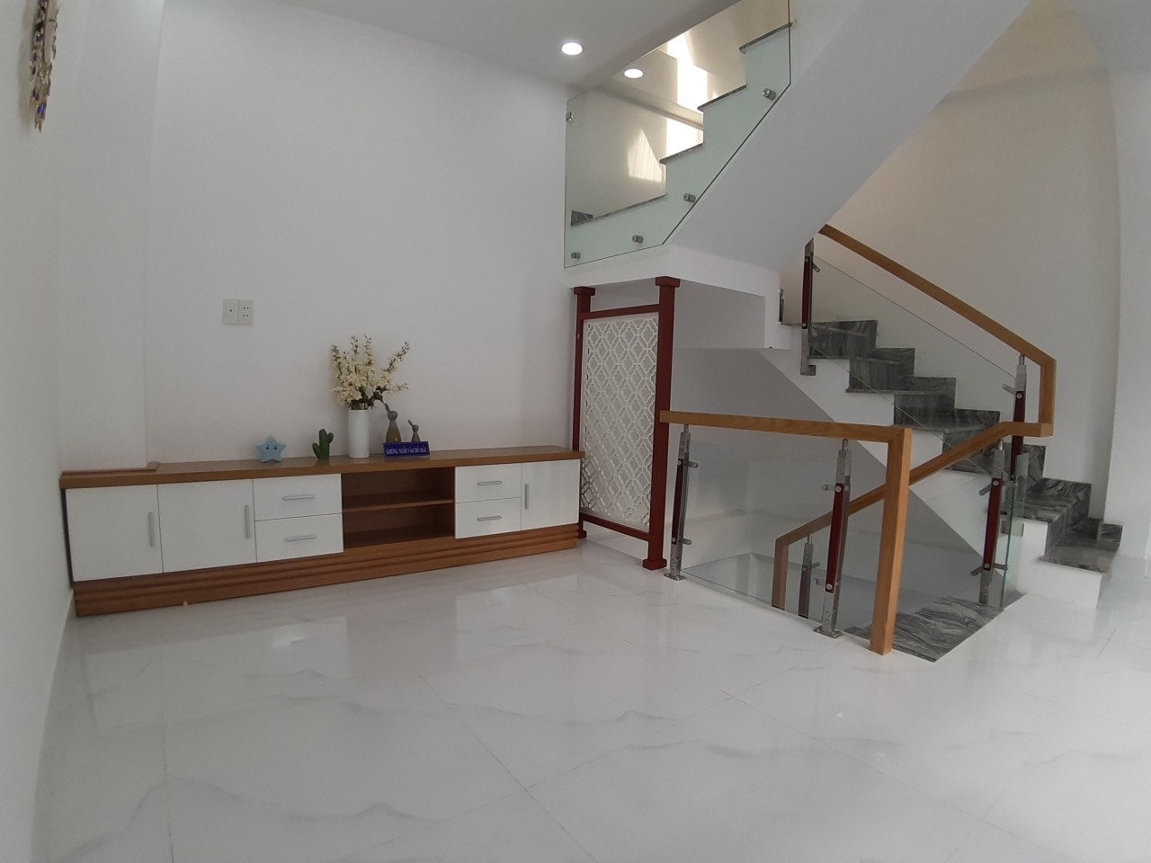 BÁN NHÀ 2 LẦU, ĐÚC KIÊN CỐ, SỔ HỒNG SANG TÊN TRONG NGÀY, Giá 2 tỷ 480 TL