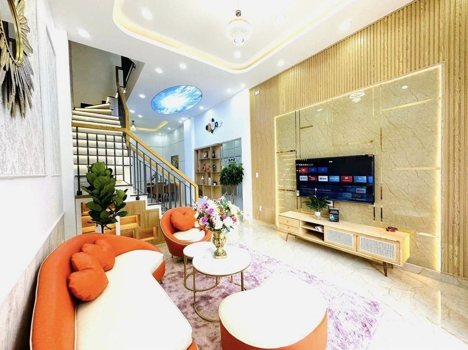 Bán nhà 2 Lầu, sân để xe, hẻm 1/ xe hơi, DT : 4x12m, Ngay Đường số 1, Bình Tân, giá 2 tỷ 350 TL