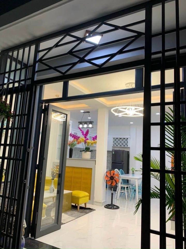 Bán nhà Bình chánh, 1 trệt 1 lầu (2PN + 2WC), ngay trường học, giá 1 tỷ chủ trực tiếp ký bán