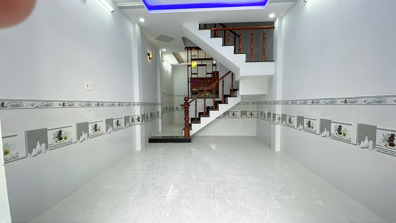 Bán nhà Hiếm 2 lầu xây mới, ngay gần Ủy ban nhân dân Tân Chánh Hiệp Q12 giá hơn 2,5 tỷ