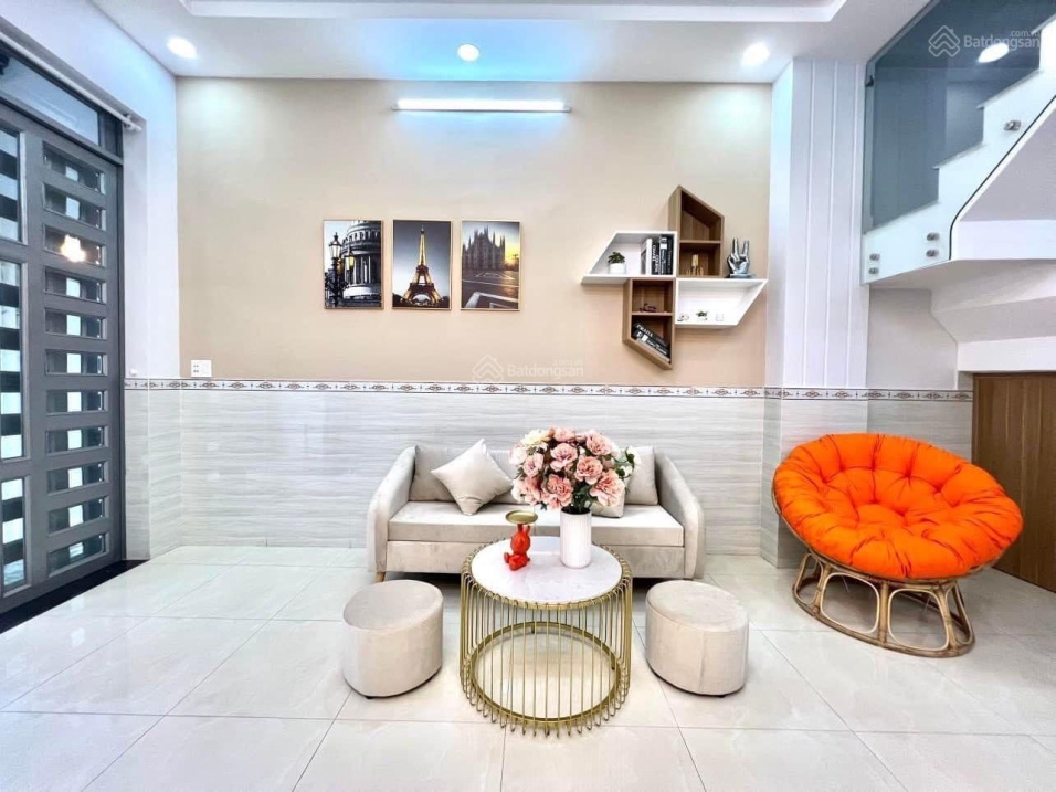 Bán nhà Mặt tiền ngay KDC Bình Tân ( Nguyễn Thị Tú), 1 lầu 2PN (DT 50m2), MT 8m, tiện kinh doanh. Gía 1,9 tỷ còn bớt