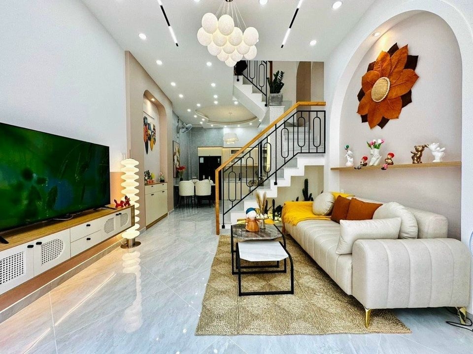 Bán nhà mới SHR chính chủ giá 2.1 tỷ/TL ngay đường Tô Ký quận 12. LH 081 6138686 chủ nhà