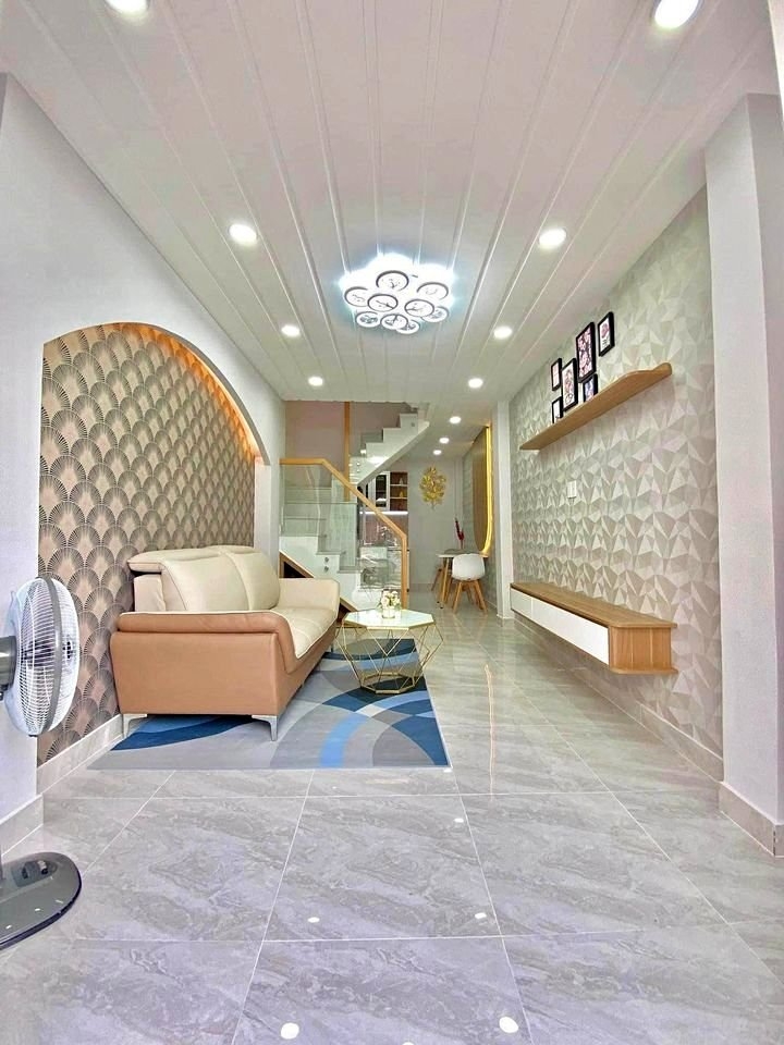 Bán nhà mới xây ngay Coop Mart P. Hiệp Thành Quận 12. Giá chỉ 2.050 tỷ/TL. LH 081 6138686 chủ nhà