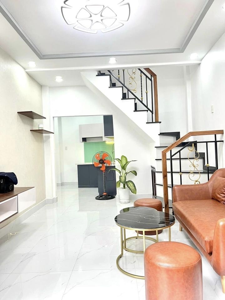 Bán nhà ngay đường Bình Thành ( Bình Tân ), nhà 3 lầu 3PN, sân thượng, mới xây. DT ( 4,5x8m ) hẻm 5m thông, ngay chợ