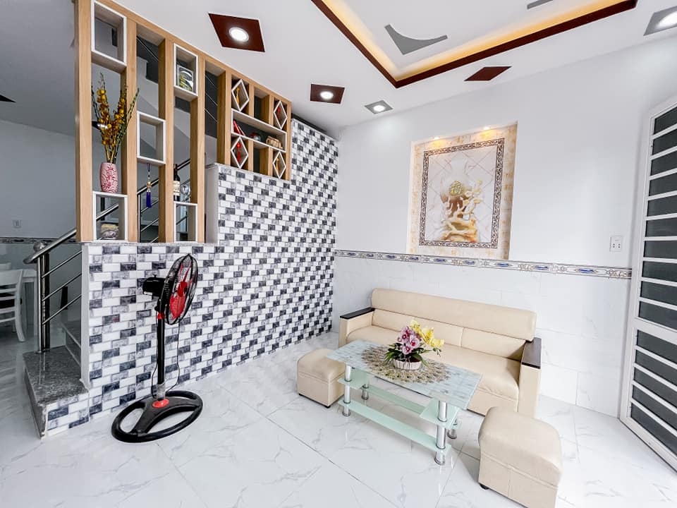 Bán nhà ngay đường Phạm Văn Chiêu, 1 lầu 2PN (50m2), hẻm 1/ 5m thông, shr công chứng ngay. Lh 0934588339 C. Dương