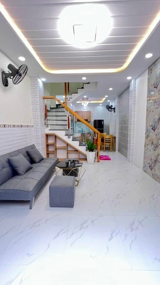 Bán nhà Quận Bình Tân, Sổ hồng riêng, 100% thổ cư, hoàn công, đúc BTCT Giá 2 tỷ 2 (tl).