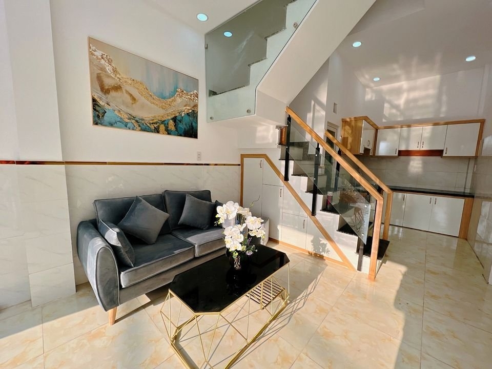 Bán nhà riêng, đầy đủ nội thất, sân thượng thoáng mát tại Bình Tân giá 2 tỷ 180