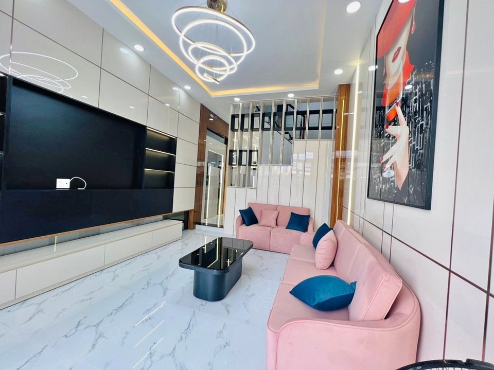 Chính Chủ Cần Bán Nhà 1 Trệt 2 Lầu 4PN 3WC Sân Thượng Giá 2.2 Tỷ TL Tại Nguyễn Thị Tú Lh  081 6138686