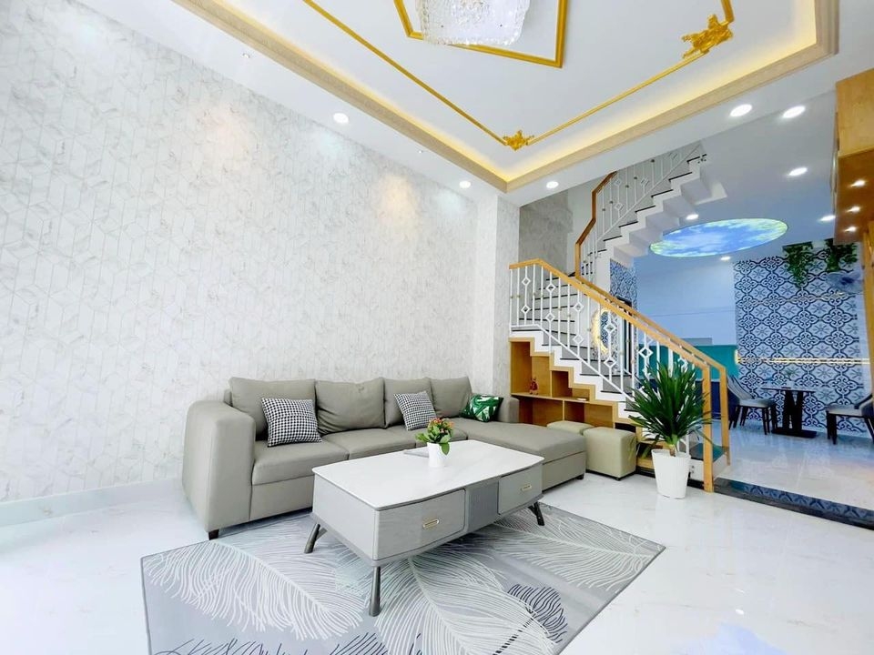 Chính chủ gửi bán nhà nguyên căn cấp 3 nằm ngày Chợ Bình Thành, nhà mặt hẻm 5m, giá 2,3 tỷ TL Khách hàng thân thiện, vui tính.