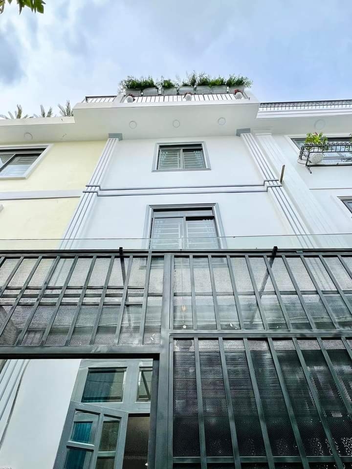 Giá 2,1 Tỷ cuối đường Lê Trọng Tấn. Nhà 2 Lầu 3PN xây dựng kiên cố