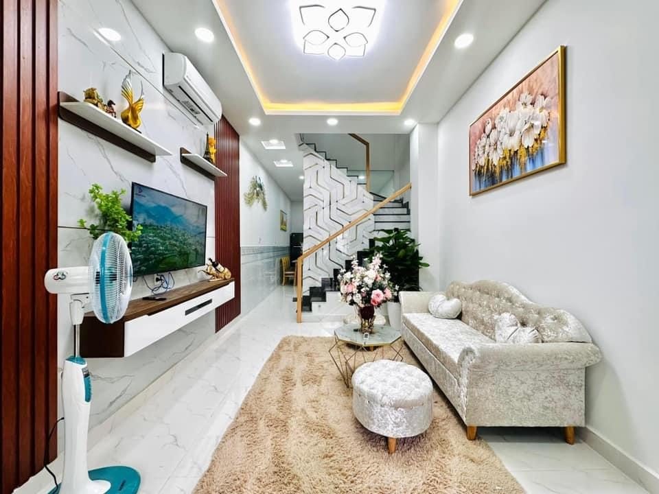 Nhà 1 Trệt Lầu Sân Thượng - 5PN 4WC HXH - SỔ Hồng Riêng - Giá Chỉ 2.9 Tỷ TL - Tại Chợ Võ Văn Vân, Bình Chánh 