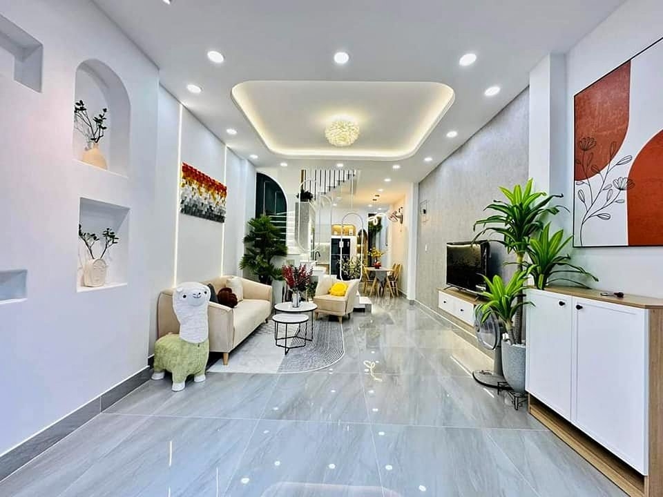 Nhà 3 lầu, HXH, kế Tân Bình, giáp Tân Phú 2 tỷ 680 còn thương lượng !!