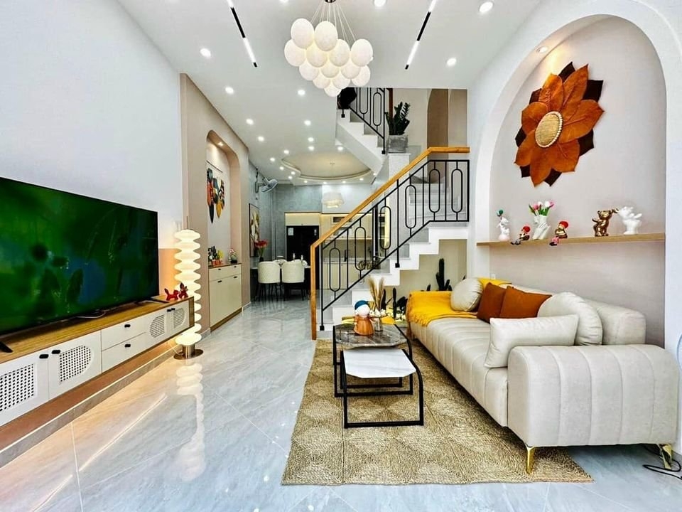 Nhà cực đẹp giá cực sốc , Nhà 1 trệt 2 lầu , Nằm gần đường Quang Trung, Quận 12