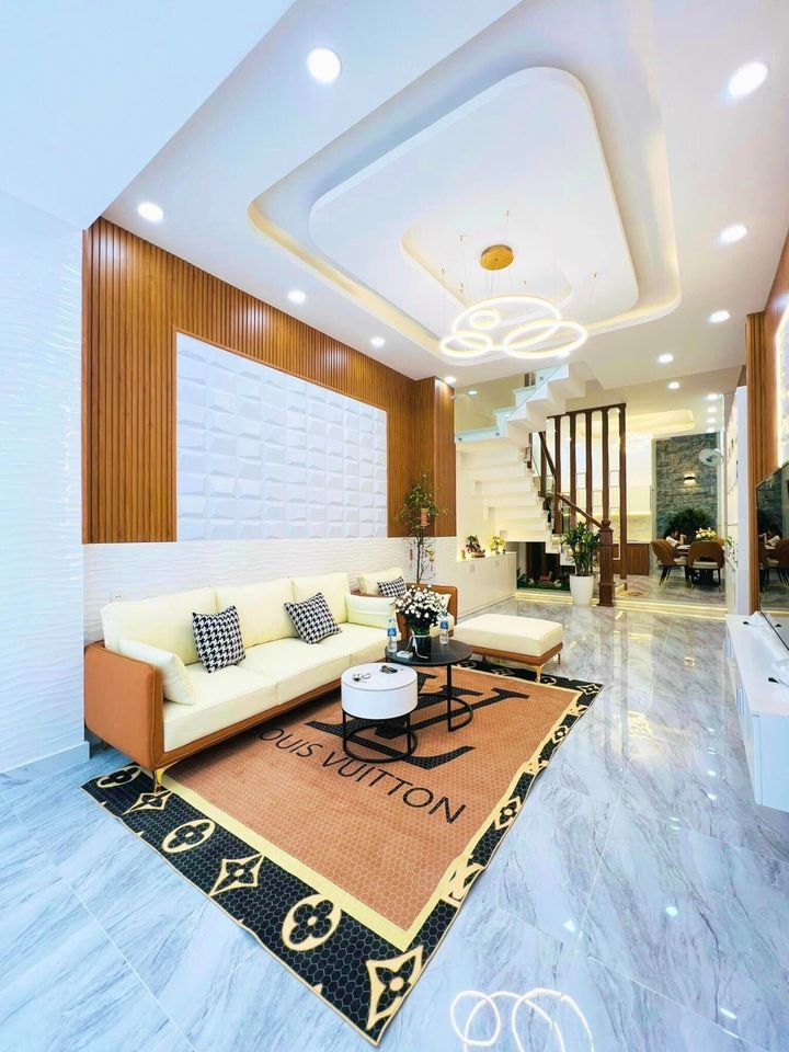 Nhà đẹp giá rẽ , nhà 2 lầu, nằm trong trung tâm Quận Bình Tân