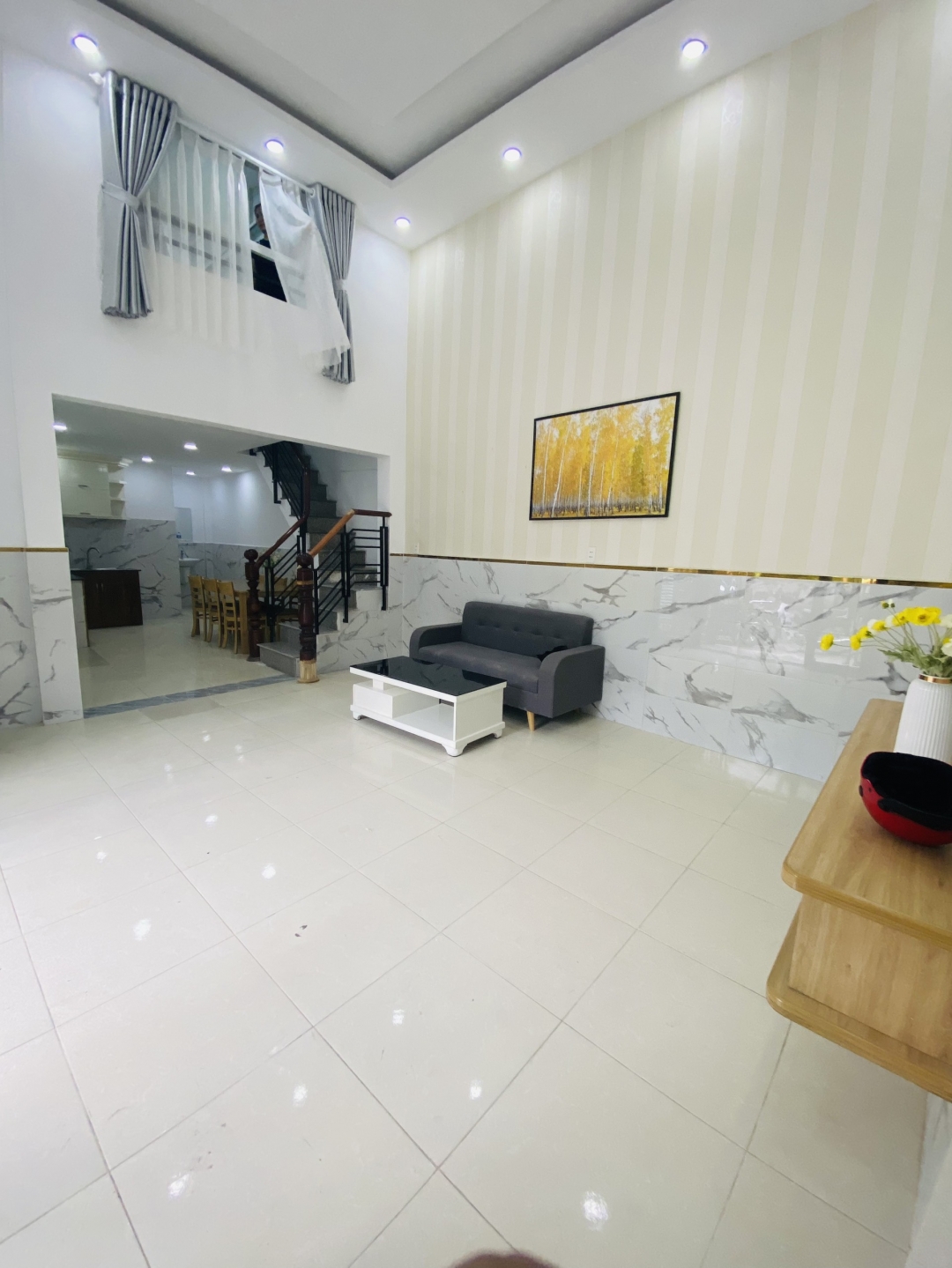 Nhà đẹp mặt tiền đường 5x10m, đầy đủ nội thất tiện nghi giá 1 tỷ 9