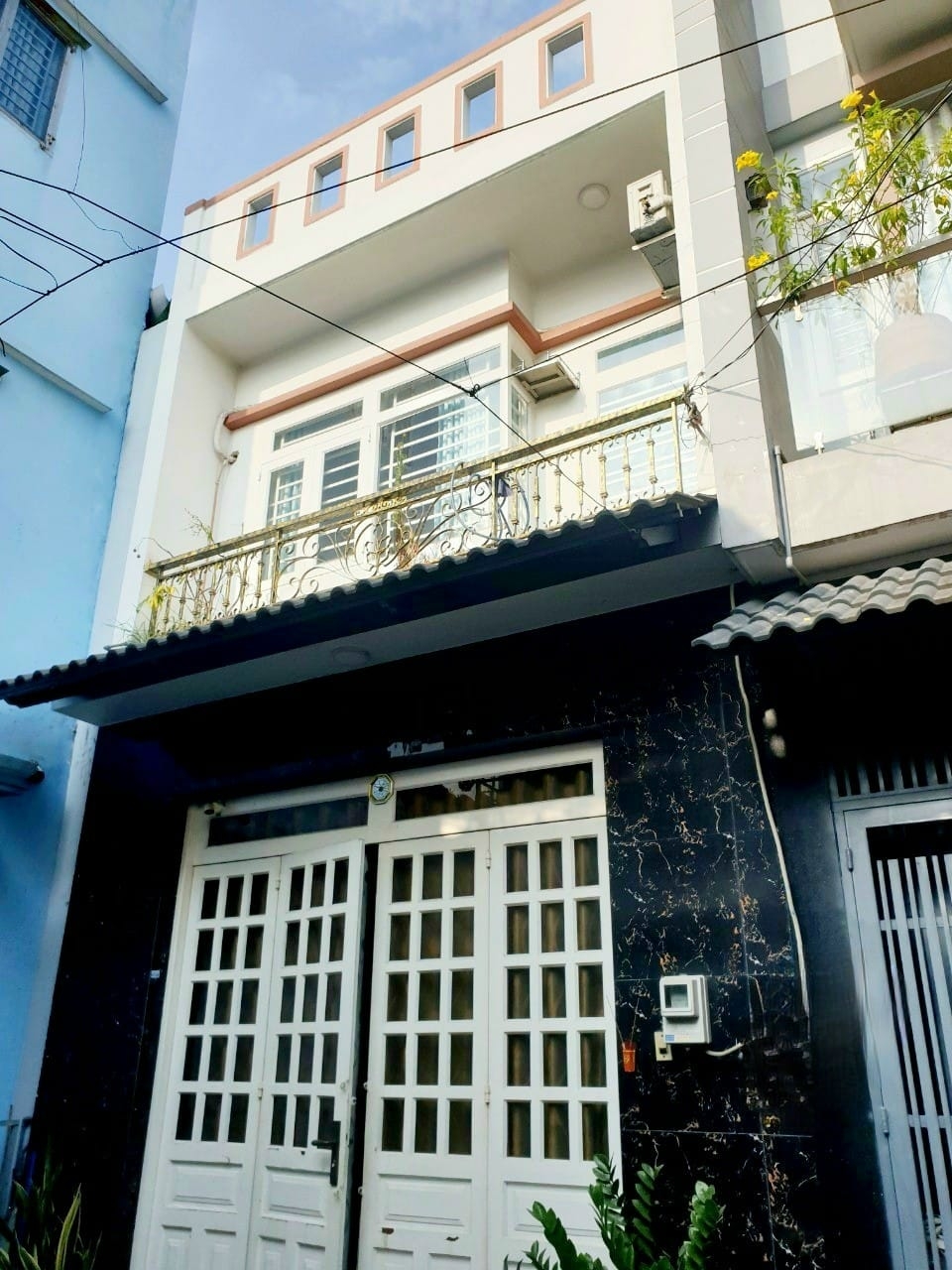 Nhà mới Bình Tân 1 trệt 1 lầu 3PN. Đường Nguyễn Thị Tú hẻm xe hơi. LH Danh 081 6138686 chủ nhà 