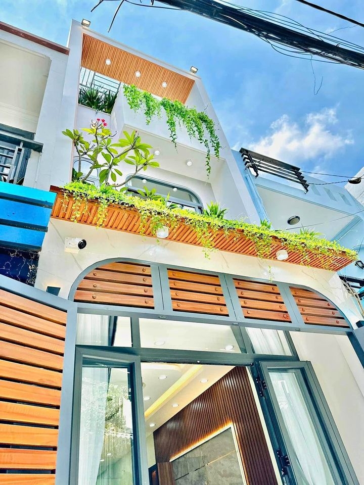 Nhà mới đường Lê Trọng Tấn quận Bình Tân giáp Tân Phú. Đường xe tải. Giá 3 tỷ/TL. Liên hệ 081 6138686 Diễm 