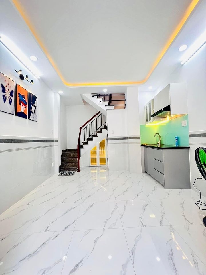 NHÀ MỚI HOÀN CÔNG ĐÃ RA SỔ - Xây dựng đúc 3 tấm, 4x10m vuông vứt ngay Hồ Văn Long, Bình Tân