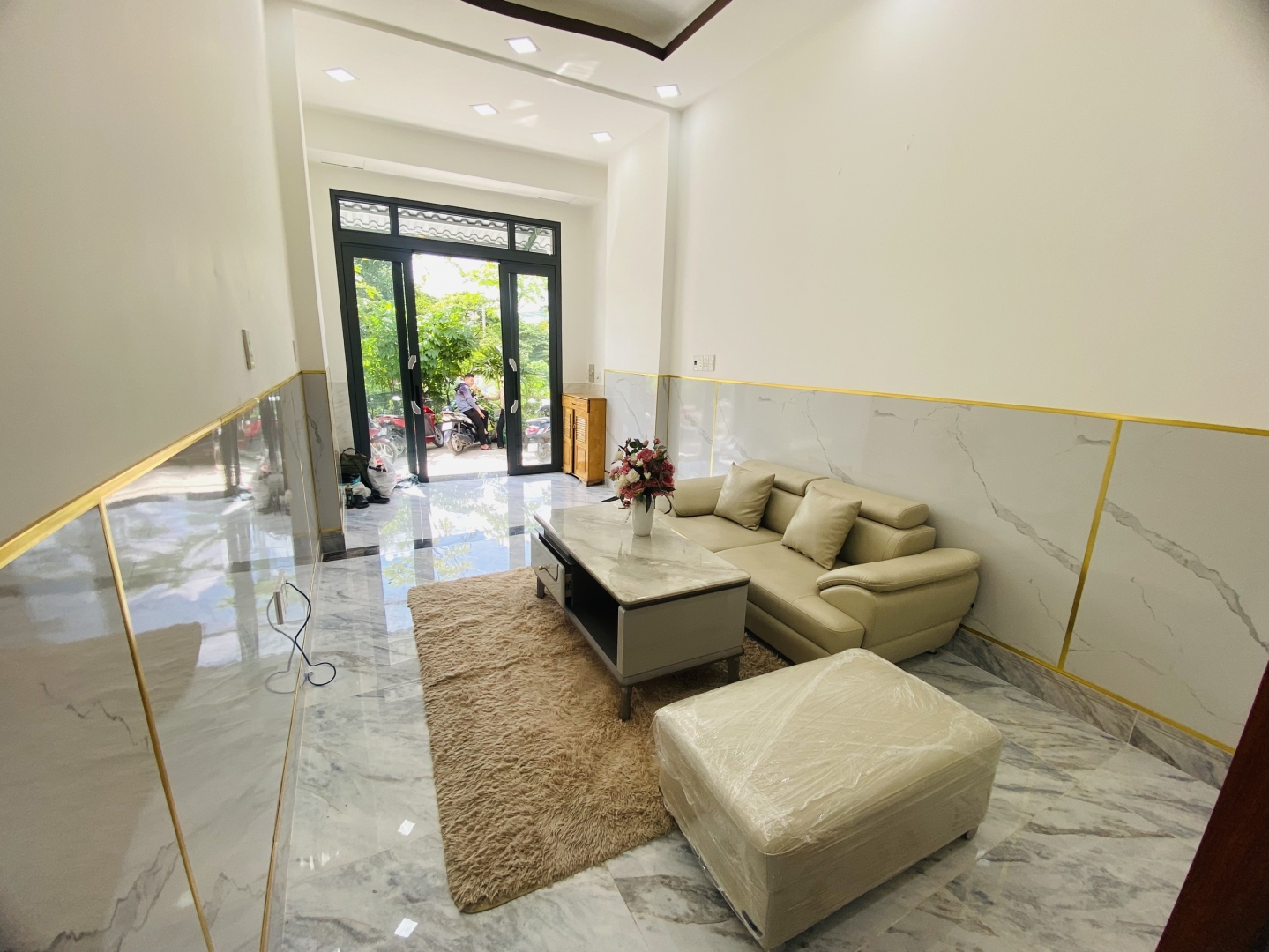 Nhà Phố Chợ (1 Trệt + 2 lầu + 3 PN) Ở Và Đầu Tư Cho Thuê Vẫn Được, 115M2, Liên Khu 4 - 5, Giá 3 tỷ TL.