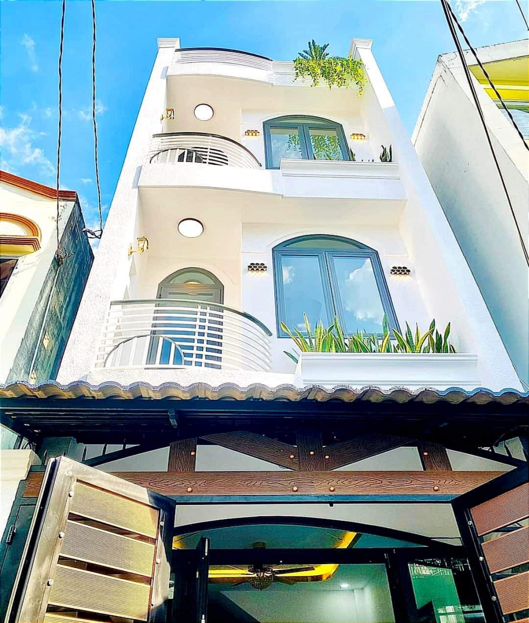 Nhà Phố Chợ (1 Trệt + 2 lầu + 4PN) Ở Và Đầu Tư Cho Thuê Vẫn Được, 111M2 ngay Nguyễn Thị Tú.