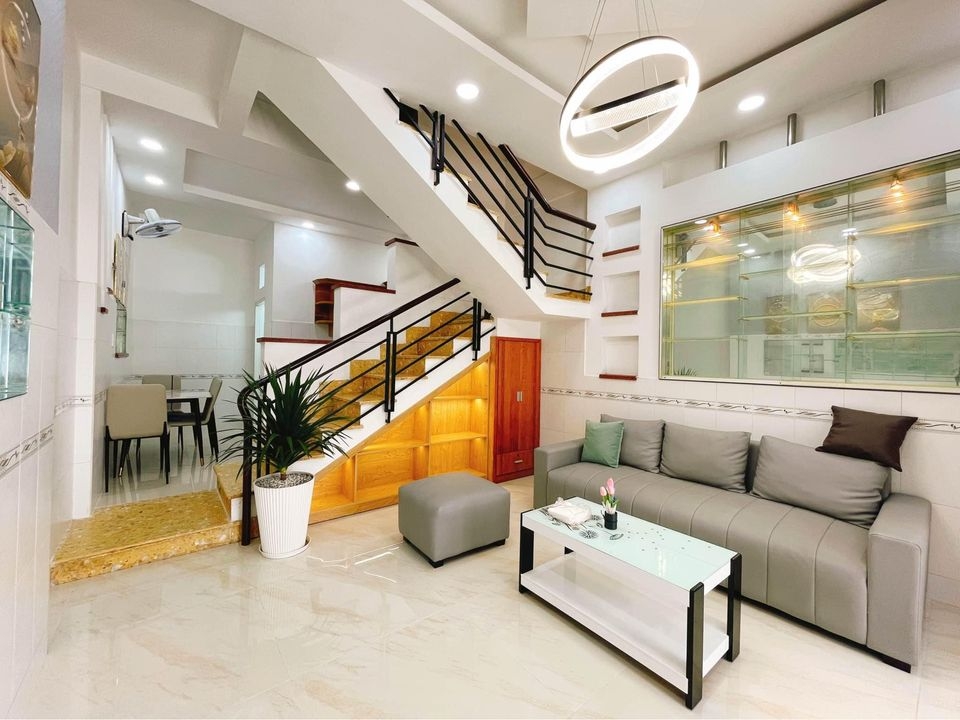  Nhà 'Rẻ' đón Tết, 3 lầu, 2 tỷ 2 thương lượng !!!